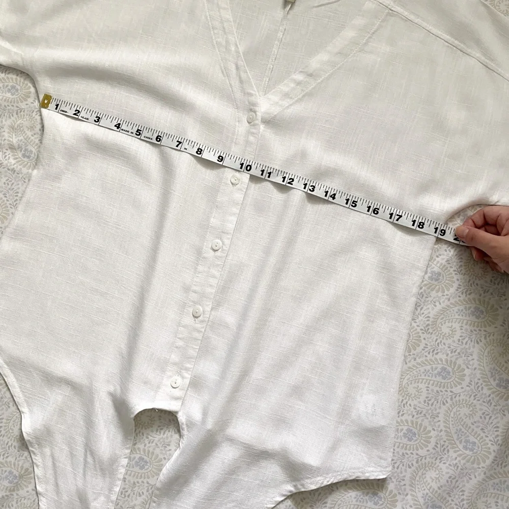 Como Vintage white summer v-neck top w/ front tie, rayon linen - Picture 4 of 9